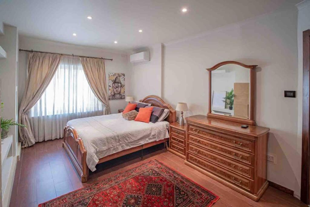 Pembroke St Julians Luxury, Comfort, Location Extérieur photo