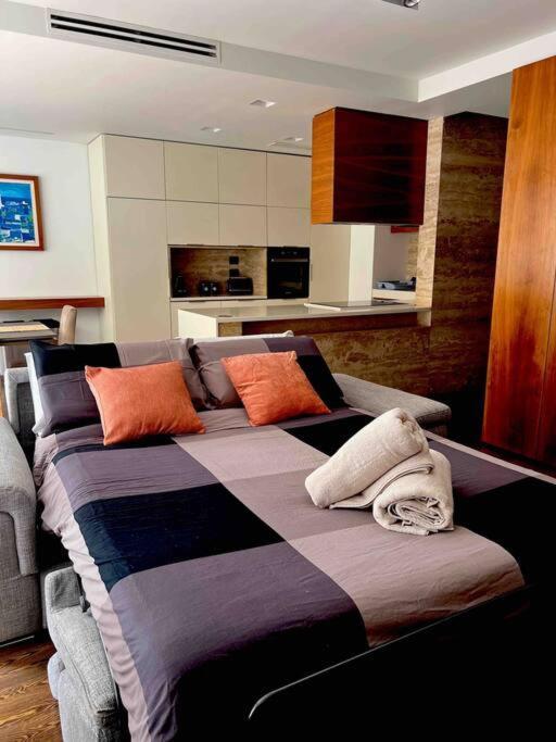 Pembroke St Julians Luxury, Comfort, Location Extérieur photo
