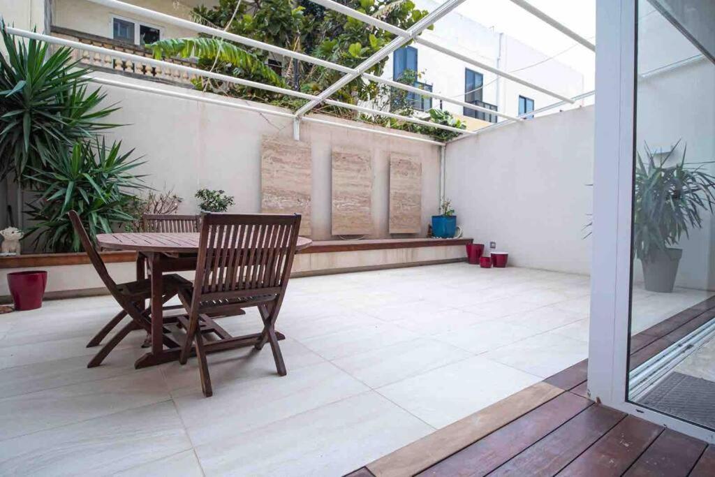 Pembroke St Julians Luxury, Comfort, Location Extérieur photo