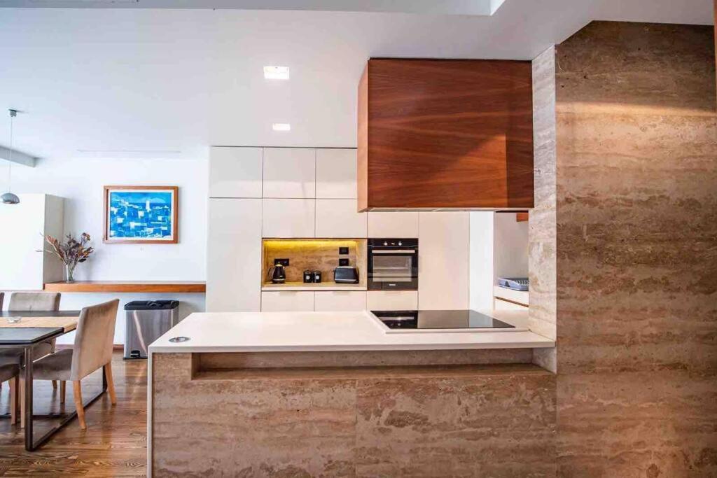 Pembroke St Julians Luxury, Comfort, Location Extérieur photo