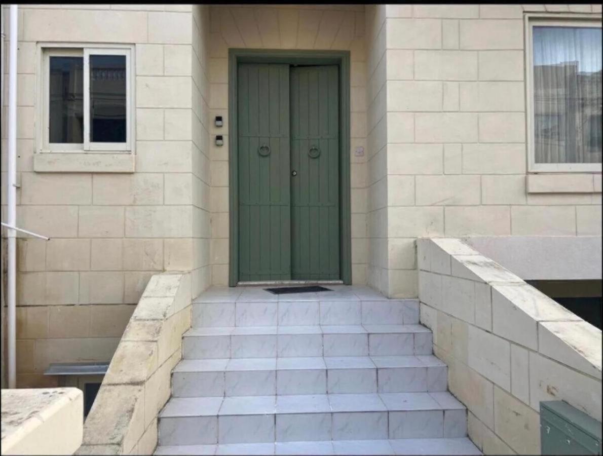 Pembroke St Julians Luxury, Comfort, Location Extérieur photo
